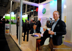 Bij Svensson veel aandacht voor de nieuwe collectie Harmony schermen. Gelukkig heeft Ton Habraken nog tijd voor een bakkie.