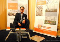 John Berghman van H. Batist klimt een keertje op de wagen.