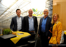 Pieter-Jan Lourens, Wieke Grubben (West Plant Group) met Ad en Willy Andeweg.