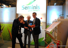 We zijn niet de enige fotografen op de beurs - maar deze kiest voor smaakvollere modellen ;)