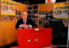 Bij Boer Berkel! Voor aggregaten en aanhangwagens - en dropjes en verhalen over Afrika. En eendjes, dus.