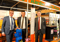 Op het Aardwarmte Plaza staan Douwe Faber, Jean Pierre Schenkeveld en Adri Kuijper.