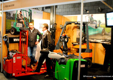 Joey vd Burg van Prins Mechanisatie geeft uitleg over de machines.