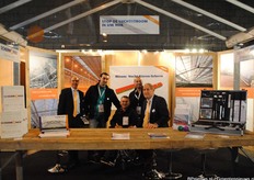 Een kas zonder luchtstroom in de nok, maar met een boel gezelligheid bij Arthur de Bruin en Carl Stougie van Schermned.