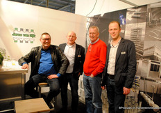 Bij Jarco van Dijk zitten Jan van Gaalen en Aad Verduijn - en Jan en Jarco van Dijk natuurlijk