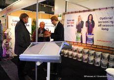 Richard Hagedoorn van Royal Brinkman - uiteraard aan het vertellen over de coatings