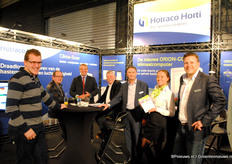 De mannen van Hotraco Horti in een volle stand