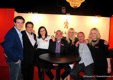 De showbizz-mannen van Holland Contracting: Randolf en Johan en Kees en Andre krijgen gezelschap van Agneta en Ewa en Zabella