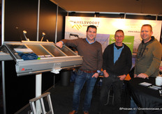 Sven Fitters van Van Amelsvoort Kassenbouw krijgt bezoek van Henk de Ruijter en Gerrit van Leerdam