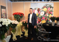 De Red Eagle is een nieuwe, lichtrode roos. Er is reeds 4 ha van geplant, heeft geen dorens en is een mooie aanvulling op het assortiment, aldus Ad Volkering van Kordes Roses.