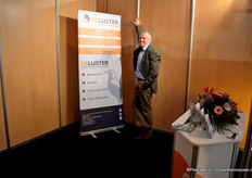 Peter Segaar van Havendijk, een bedrijf dat assisteert bij bedrijfsovernames en -financiering. Het bedrijf doet veel zaken met De Lijster, waarvoor hij hier even de standbemanning op zich neemt.