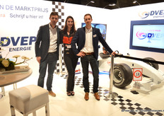 Jeroen Melis en Justin Modder van DVEP Energie, met in het midden hostess San Mulder