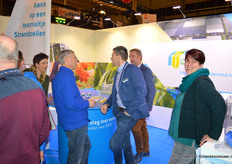 Op de foto o.a. Jos van Kester, Jan Barendse en Annelies Hooijmans van LTO Glaskracht. LTO vestigde met name de aandacht op de ins en outs van het collectieve dan wel individuele waterzuiveringsplan 2018.