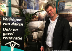 Vincent van der Dool proest het uit bij het zien van de arm van Boy en krijgt zijn gezicht nauwelijks weer in de plooi voor de foto.