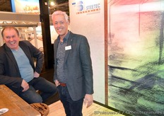Blije gezichten in de stand van Steetec met Hans van Steekelenburg