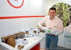 Twan van den Berg van Van der Knaap Groep vraagt aandacht voor de Forteco mat én voor hun vernieuwde website: www.vanderknaap.info