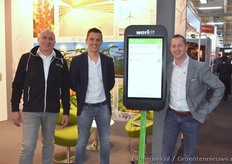 Veel aandacht voor arbeidsregistratie op de Horticontact en daar kunnen ze bij Nitea natuurlijk wel wat mee. Op de foto Arjen Brand, Jim Smits en Raymond van den Berg. Lees hier meer over de vernieuwde software: http://www.groentennieuws.nl/artikel/169892/Nieuwe- generatie-software-en-apps-van-Nitea