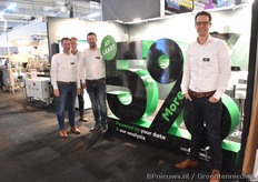 LetsGrow.com maakt goede tijden door. Ton van Dijk, Yuri Alsemgeest en Ton van Dijk krijgen bezoek van Ewout Schurink, internationaal teeltadviseur en intensief gebruiker.