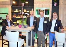 De mannen van Van Tuijl Pots,Trays & Sticks: Willem Vermeer, Cor v/d Zwart, Nico den Hartog en Arjan van Leeuwen van.