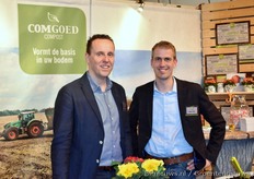 Mark en Rogus van Comgoed, lichtte mensen toe hoe compost de basis is voor de bodem. Voor elke vraag 'n compost beschikbaar.