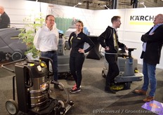 Erwin van Linde en Iris IJperij. Karcher is natuurlijk vooral bekend van de hogedruk reiniging, maar heeft o.a. ook allerlei veegmachines in het assortiment.