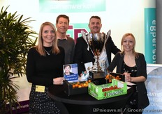 Sanne Stoop (ICE), Edwin Grootscholten (EG), Ronald van der Ende (EG) en Myra van der Plas (ICE) deelden een stand.