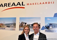 Ashley van der Klucht met vader Corné in de stand van Areaal Makelaardij.