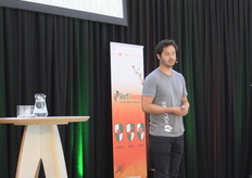 Dennis van der Wiel schiet met Polariks Franse wijnboeren te hulp. Het bedrijf berekent met camera's het ideale oogstmoment.