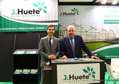 Amir Abbas Khan and Cayetano Navarro Sanchez van J. Huete