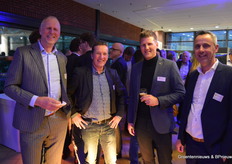 En nogmaals Coen (links) en Eric (rechts), hier samen met Johan Grootscholten van Green Career Consult., gedrieën alumni van Wageningen. Én, last but not least, met Richard Hartensveld, een van de telers van Prominent en dus winnaar van de Tuinbouw Ondernemersprijs.