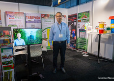 Soliman Masaoudi staat voor het eerst met Russell IPM op de beurs. Hun feromonen, vallen en pest management producten passen in een geintegreerde gewasbesschermingsstrategie.