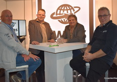 Mike en Raymond Zwirs, van gelijknamig bedrijf Zwirs Hortiprojects hebben genoeg te bespreken deze dagen