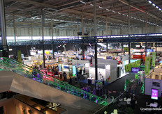 Volgend jaar loopt er één rechtstreeks pad van de ingang naar de roltrap. De opzet van de beursvloer wordt in 2027 aangepast. 