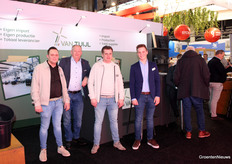 Van Tuijl had een unieke positie op de beurs: de mannen constateerden donderdagmiddag dat ze de enige pottenleverancier op HortiContact waren dit jaar. Prominent vooraan op de beurs waren ze niet te missen.