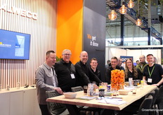 Bij (Alweco) was het heel gezellig in de stand. Veel klanten schoven hier met plezier aan tafel.