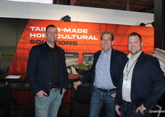 Tim Zonneveld met Ton en Marcel Frensch van VDF Greenhouses