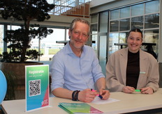 De bezoekers werden met een glimlach ontvangen en vriendelijk geïnformeerd. Door de medewerkers van het World Horti Center.
