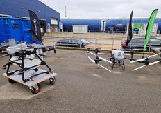 Drones en batterijopslag, innovatie in de tuinbouw tijdens Kom in de Kas in Westland. Met deze drones worden coatings op het kasdek aangebracht.