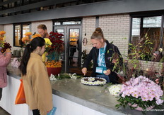 Voor bloemschikken is er altijd veel belangstelling.