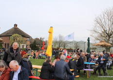 Midden in de gezellige route was een gezellige horecatent.