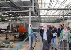 Deze dame gaf vriendelijk tekst en uitleg over het proces.