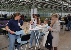 De dames van de schmink waren de hele dag druk bezig om de kids blij te maken.
