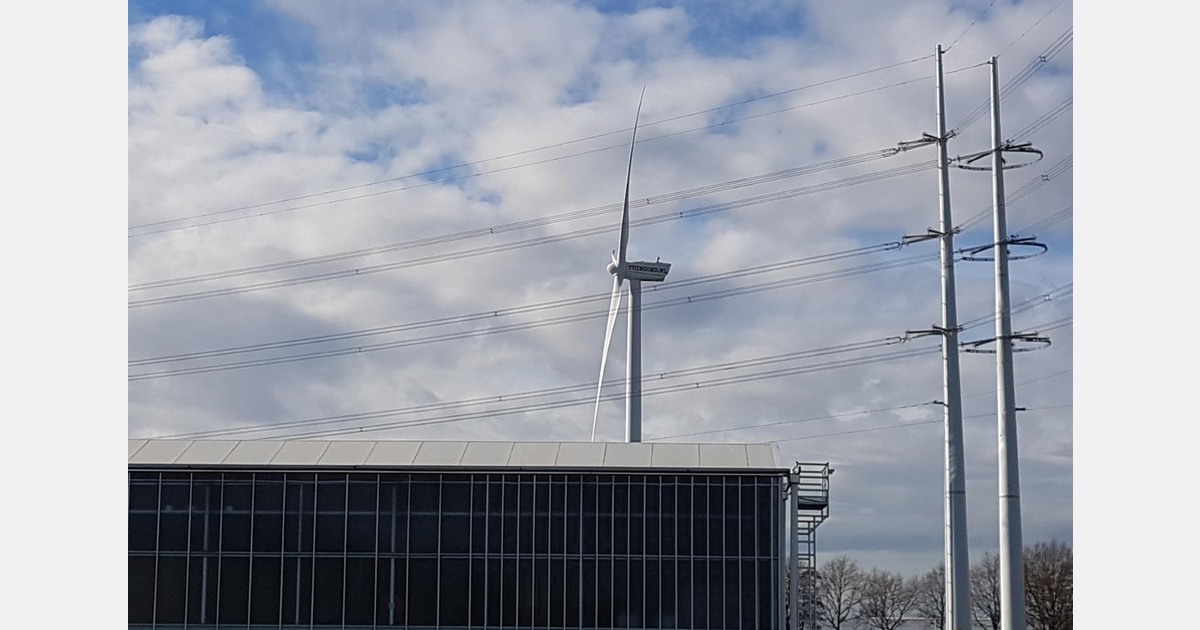 Overbelast elektriciteitsnet: Wel ruimte voor windmolens, niet voor zonnepanelen bij kassen?