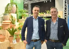 Marco Hartensveld en Karsten Haak stonden op de beurs namens NDT en KAN Plant. Met de samenwerking laat NDT de producten van KAN Plant zien in hun potten en schalen. KAN Plant is een samenwerkingsverband van diverse kwekers in de omgeving van Arnhem en Nijmegen.