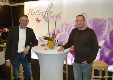 Hans Bok en Arjan Kolbach van Butterfly Orchids hebben de kwekerij zojuist voorzien van LED, wat de kweker uiteraard direct en met genoegen terug zal zien op de energierekening.