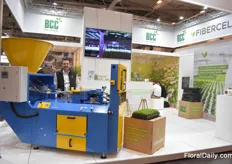 The Bcc Fibercell paper pot machine is presented by Leandro Costa