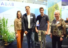 Naomi Broekmans, Frank Buiks, Teun Christianen en Marianne van Rooy van ABAB stonden op de beurs om eens bij te praten met hun klanten.