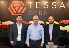 Carlos jr. & Carlos Sr. samen met Andres Naveda. Het kwartet van Tessa Corp van de stand bemande.