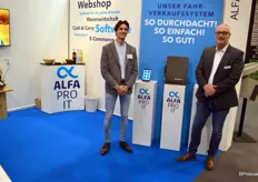 Nenad Stojadinovic en Jan Peter van Alfa Pro. De softwarebouwer vestigde in het bijzonder de aandacht op het lijnrijders systeem, een combi van tablet en draadloze printer.