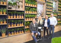 Richard van der Berg, Kayleig Ammerlaan, Jeannette Rosenboom en Jurrien de Vries, die op de beurs in een enorme stand gezamenlijk de planten en toegevoegde waarde van Bunnik Plants en Bunnik Creations resp. presenteerden.